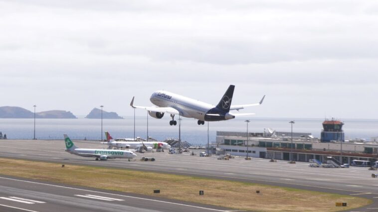 WINDSHEAR GO AROUND Lufthansa Airbus A320 NEO at Madeira Airport