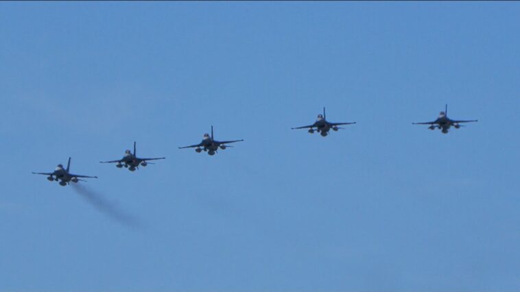 5X F 16 FORMATION FlyBy over Madeira Airport