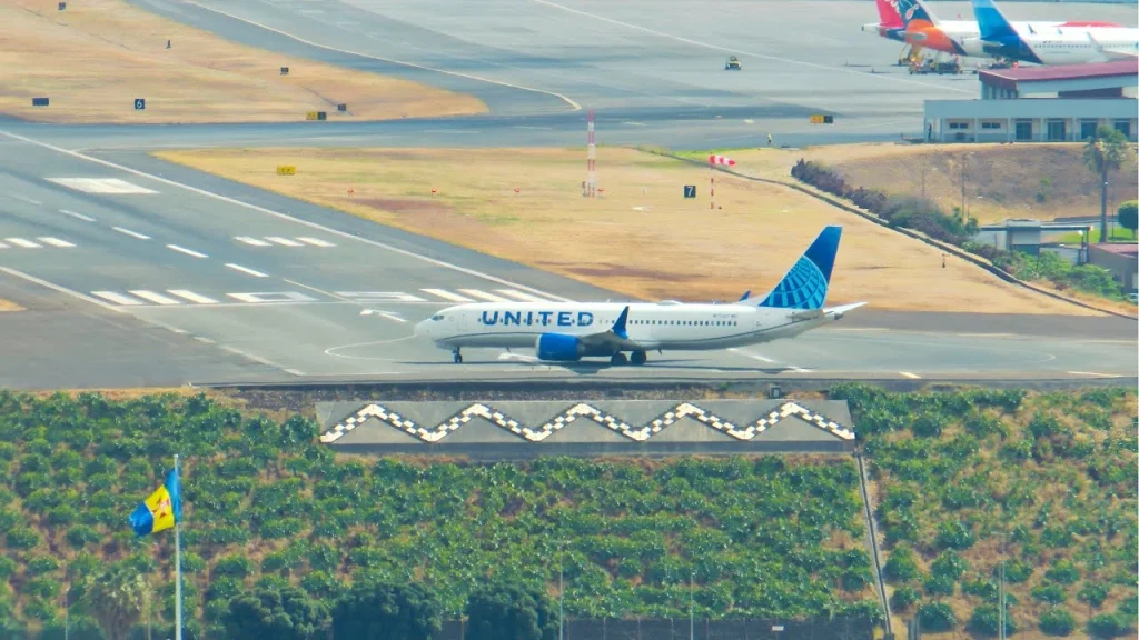 UNITED BOEING 737 MAX 8 From Madeira Island to USA