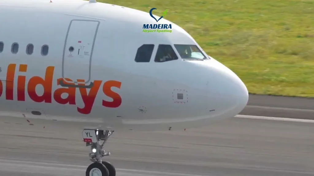 Jet2.com flight LS736 to Edinburgh – Airbus A321-251NX – G-HLYL – Takeoff