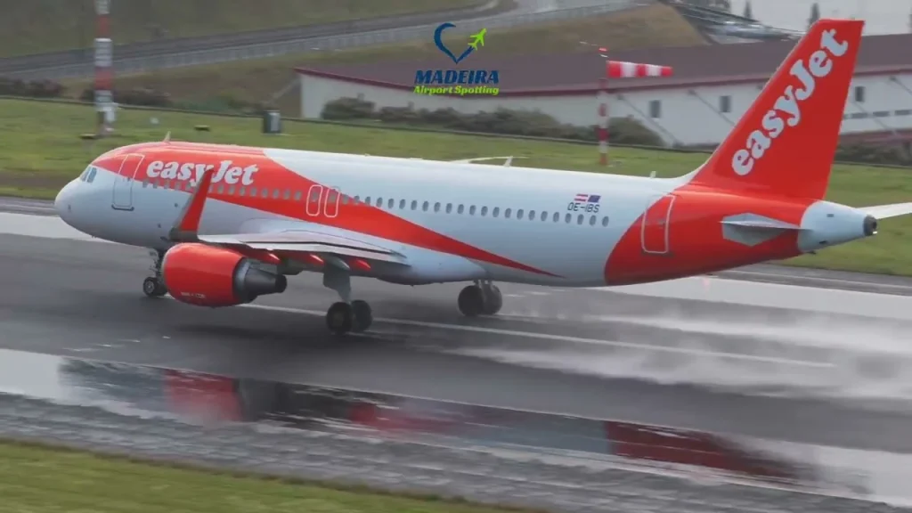 Easyjet flight U27632 to Lisbon – Airbus A320-214 – OE-IBS – Takeoff