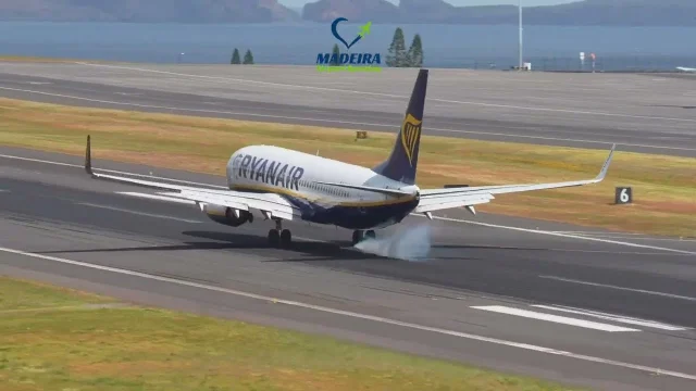 Ryanair flight FR6676 from Shannon – Boeing 737-800 – EI-GJT – Landing