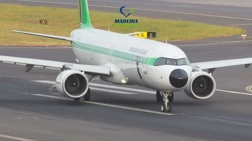 Transavia flight HV6630 to Amsterdam – Airbus A321-252NX – PH-YHD – Takeoff – Retro Livery